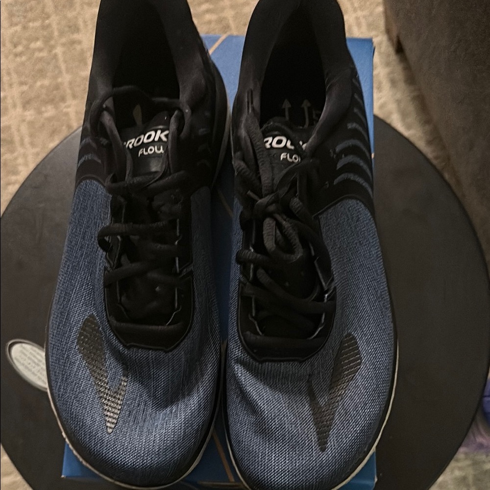Men's Brooks Pureflow 6.  Blue and Black size 10.5